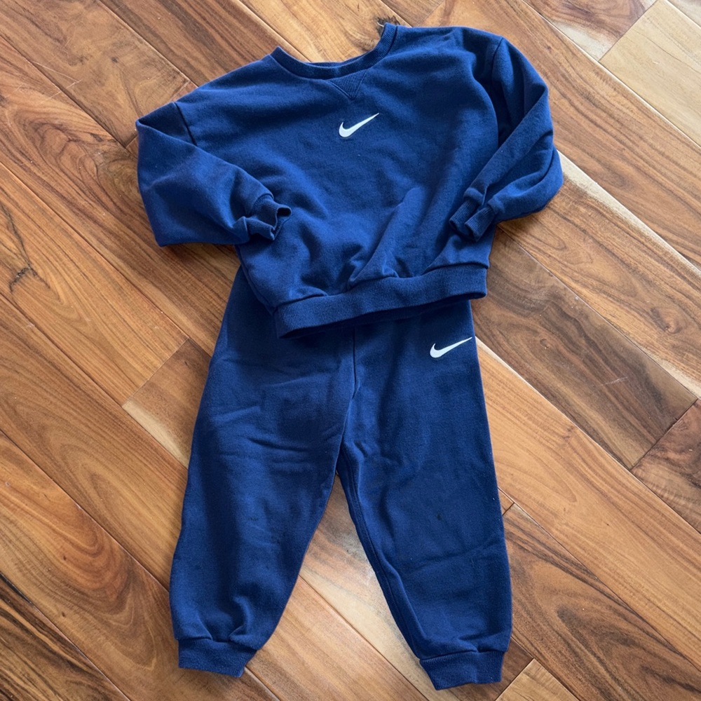 Nike Kids Size 5T Sweat Set